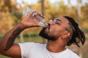 drinking-water-for-reducing-alcohol-cravings