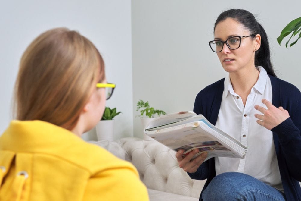 Therapist guiding a patient through CBT strategies after hospital discharge for psychosis in South Florida