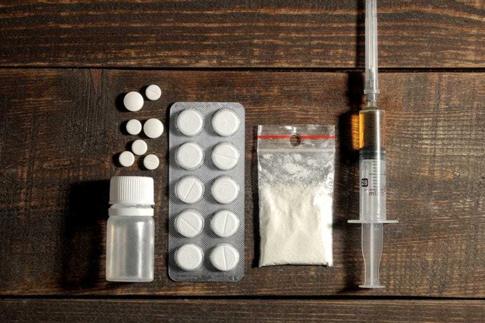 Therapist supporting a patient experiencing substance-related psychosis during treatment in South Florida